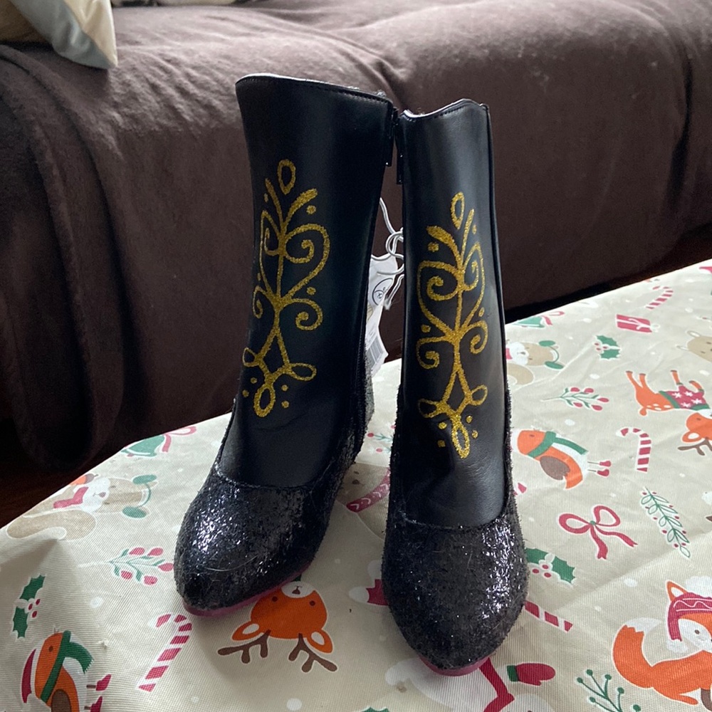 Brand new Disney Anna boots size 9/10
